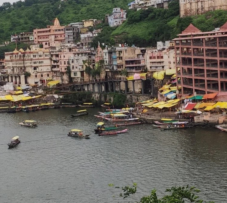Omkareshwar Taxi